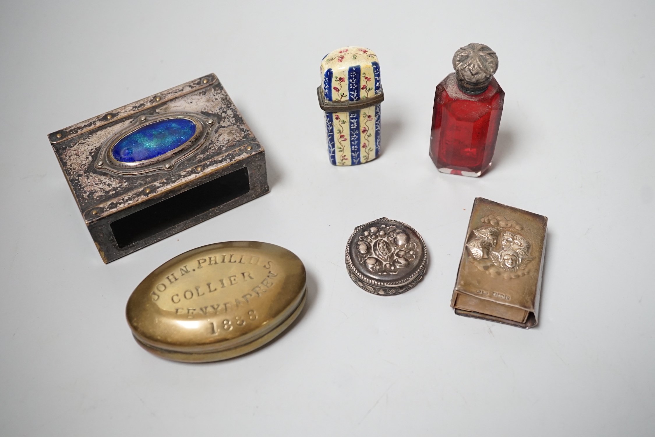 A Welsh miner's snuff box, other small boxes (6)